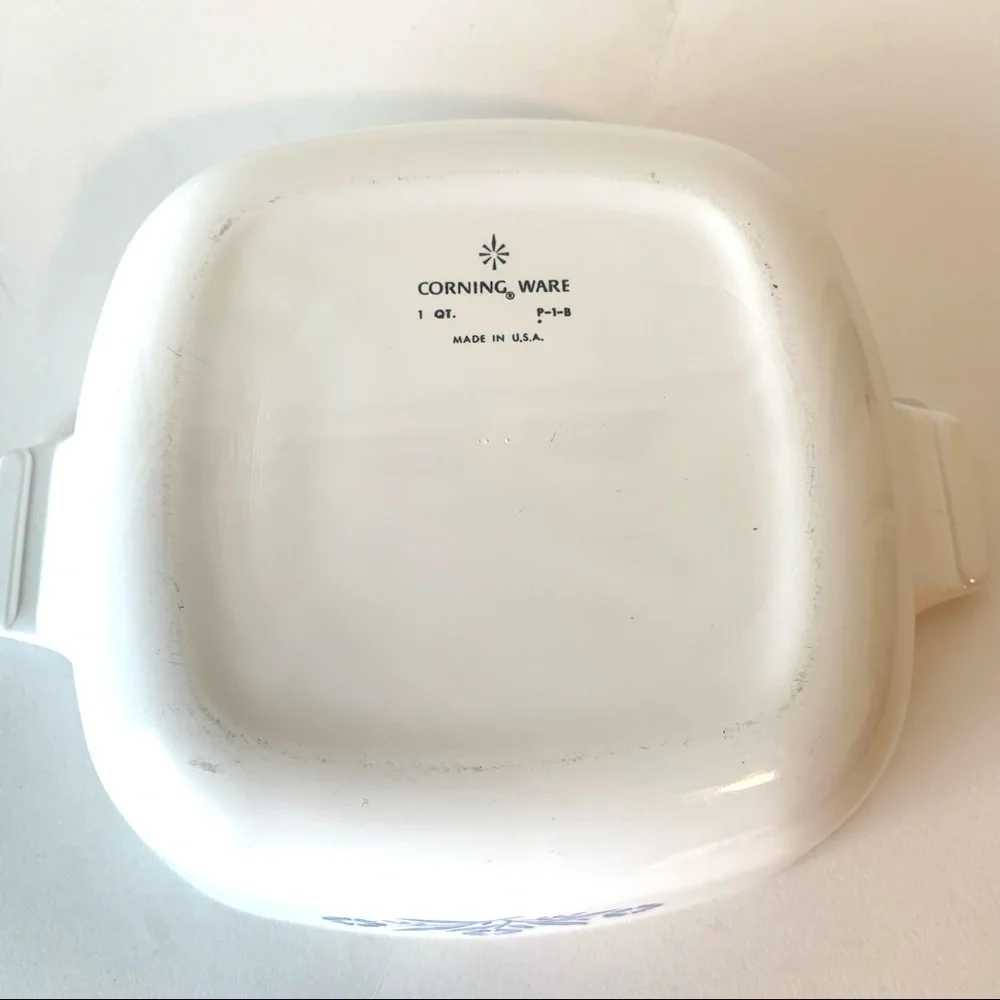 Vintage CORNINGWARE Cornflower 1qt Casserole Dish